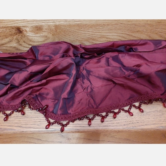 Peri Argentina (1) crescent valance 32" x 22" OPEN BOX/REPACKAGED Burgandy - Picture 10 of 13